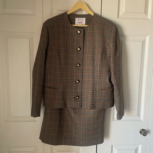 Avoca Collection | 2 piece skirt suit. Classic. Ireland. 100% pure wool. Large - Picture 1 of 15